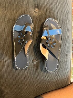 Women’s Navy and Blue Floral Slide Sandals